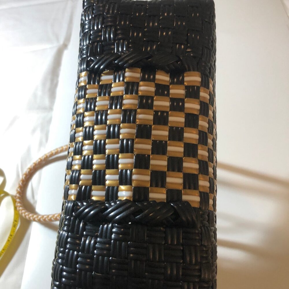 Unveil the artistry of everyday with our stunning handwoven tote - Picture 3 of 7